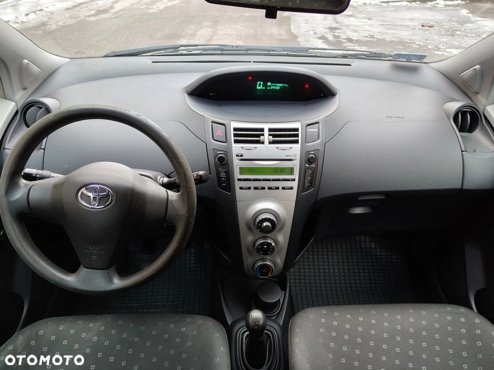 Toyota Yaris 1.3 Luna A/C - 27