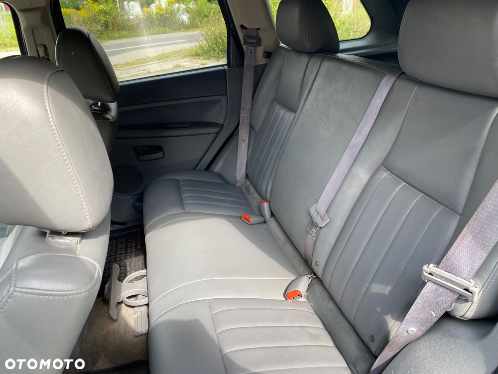 Jeep Grand Cherokee - 12
