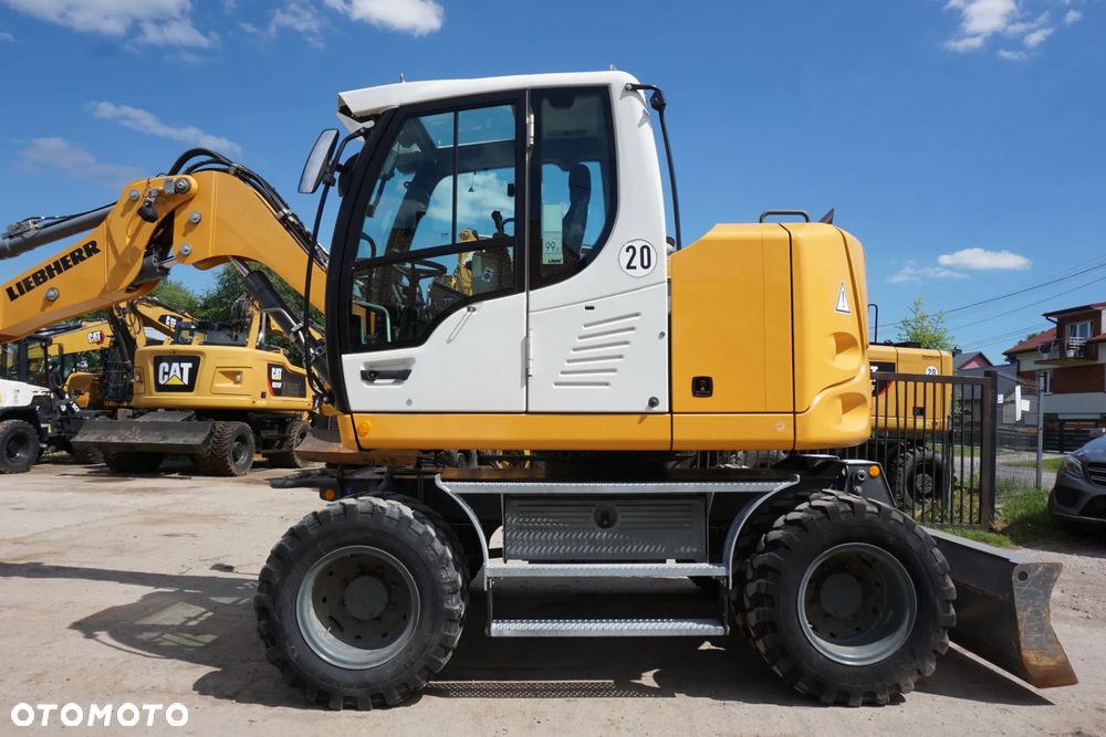 Liebherr A 910 - 7