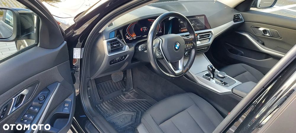 BMW Seria 3 318i Advantage - 19