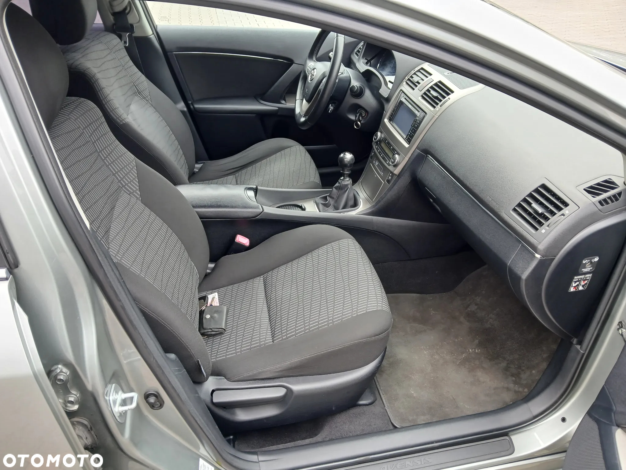Toyota Avensis 1.8 Premium - 10