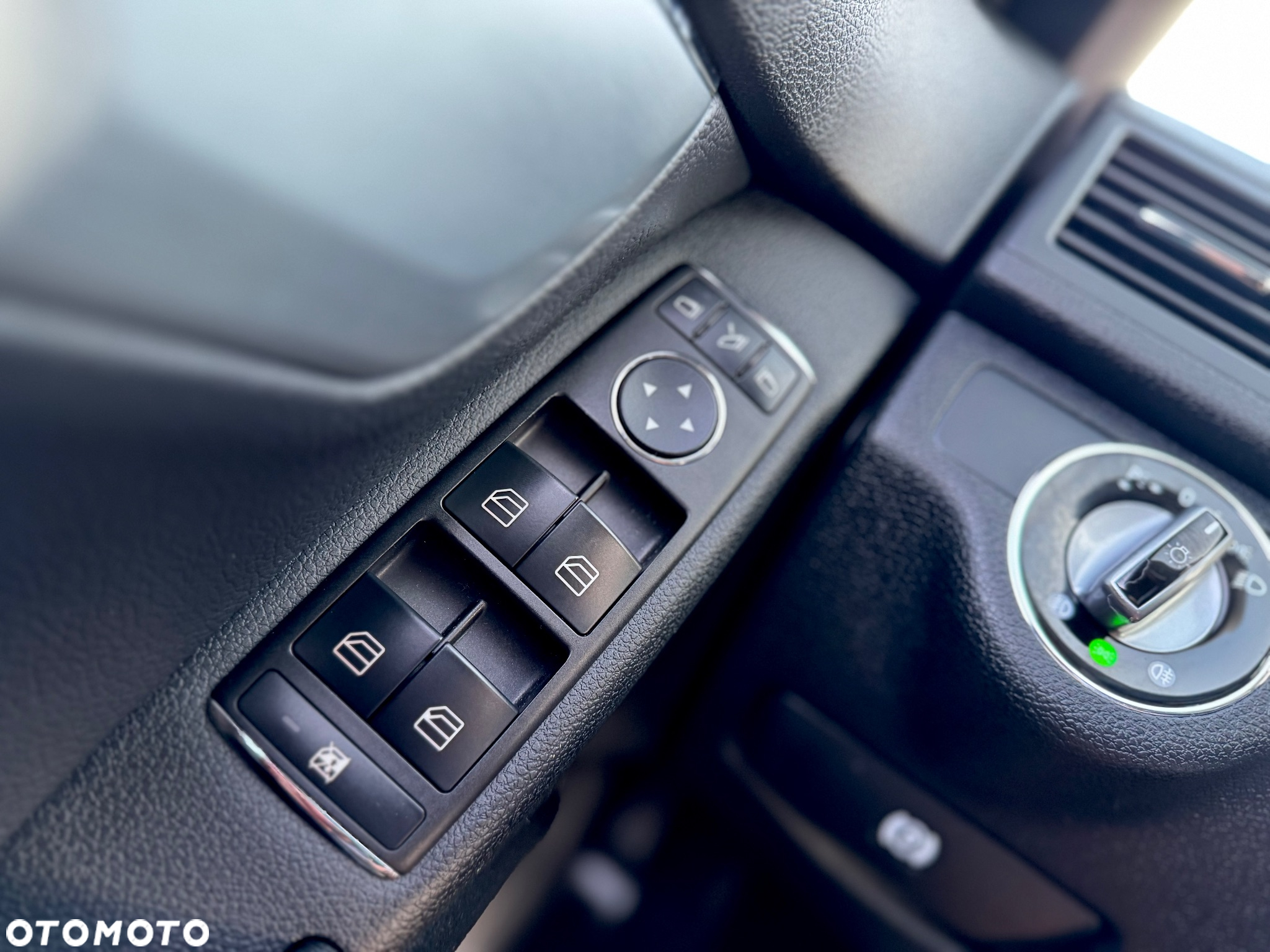 Mercedes-Benz Klasa C 180 T Kompressor Automatik BlueEFFICIENCY Special Edition - 17