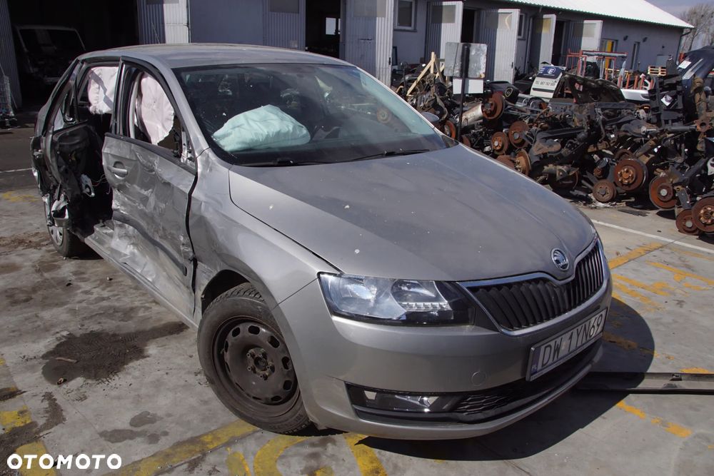 Auto na części - Skoda Rapid Lift 1.0 TSI 110 KM DKRC SEP LF8H 2019R Silnik Skrzynia Drzwi Maska Błotnik Klapa Zderzak Lusterko Klamka Szyba Lampa Deska Kokpit Sterownik Moduł Czujnik Licznik Wyświetlacz Panel Kierownica - 1