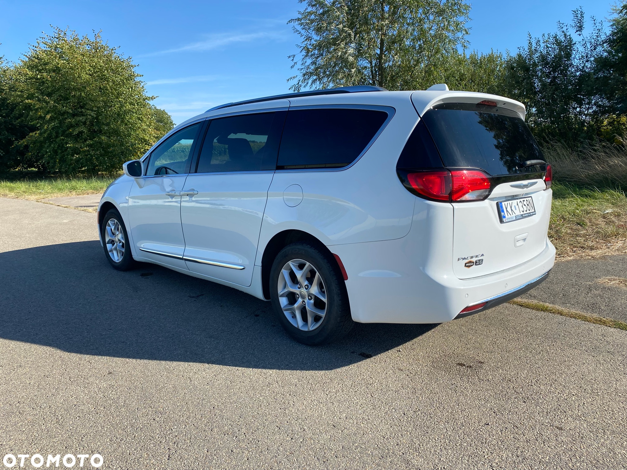 Chrysler Pacifica - 2