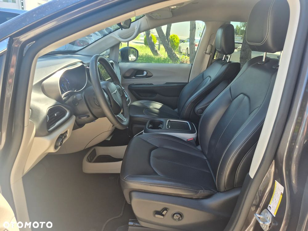 Chrysler Pacifica - 11