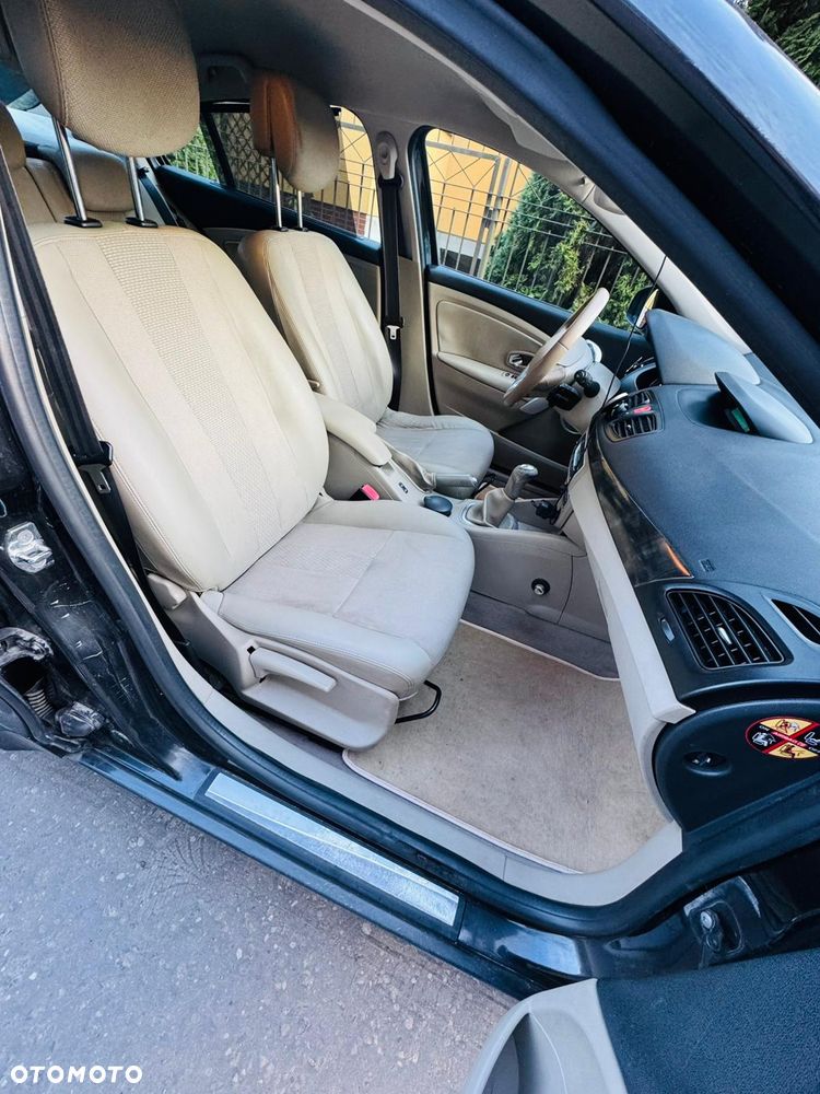 Renault Fluence 1.6 16V Privilege - 14