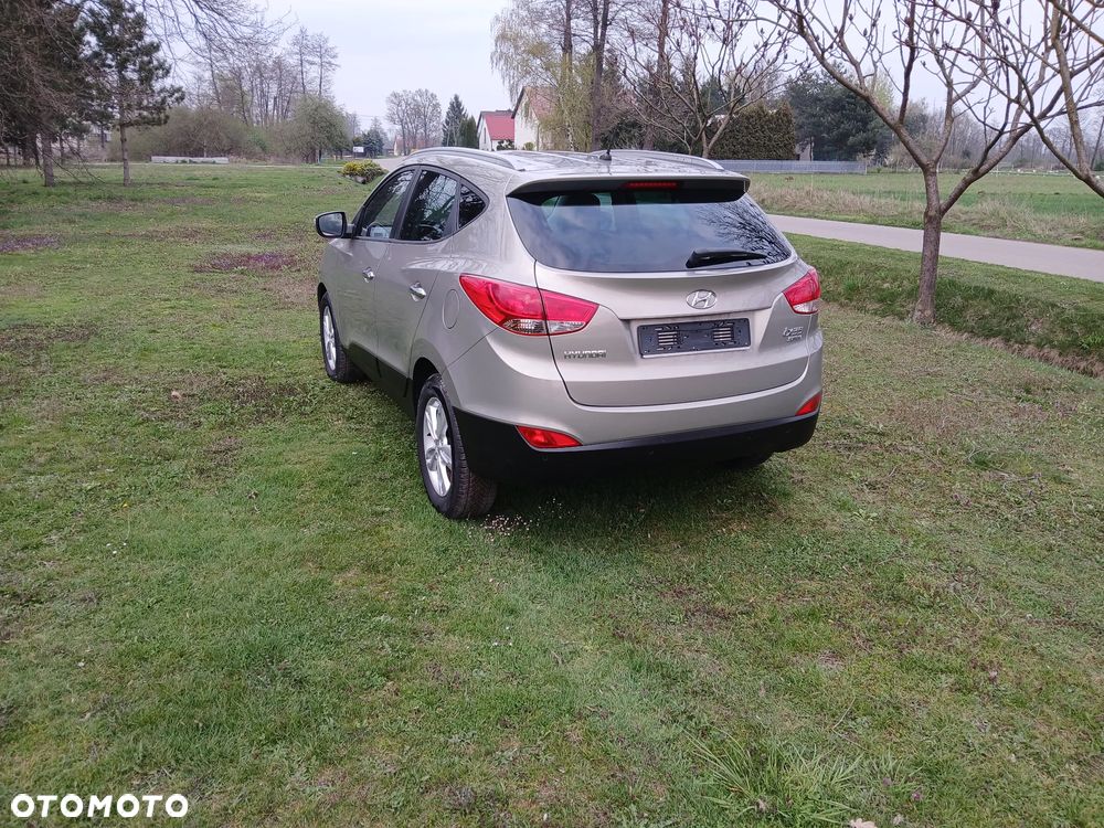 Hyundai ix35 1.7 CRDi 2WD blue Finale Gold - 4
