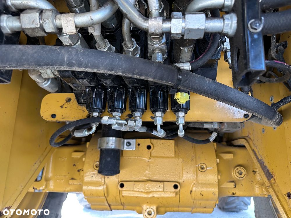 Caterpillar 432F2 - 14