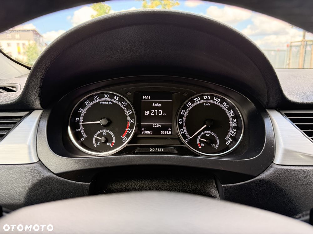 Skoda RAPID 1.6 TDI DPF Ambition - 9