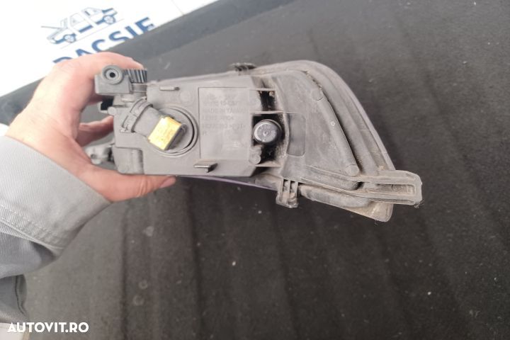 Proiector dreapta Skoda Fabia NJ [2014 - 2018] Hatchback 1.4 TDI DSG - 5