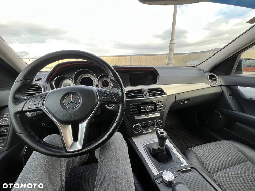 Mercedes-Benz Klasa C 180 CGI BlueEff Avantgarde - 8
