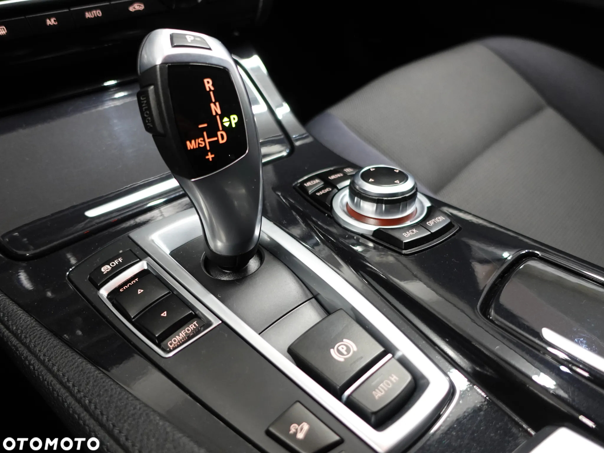BMW Seria 5 520d xDrive Touring - 35