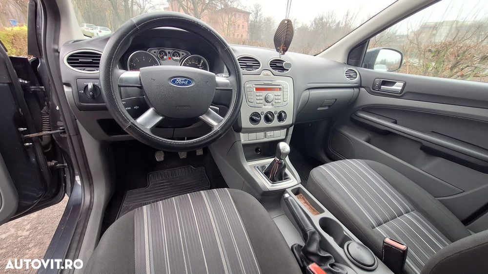 Ford Focus 1.4i Trend - 16