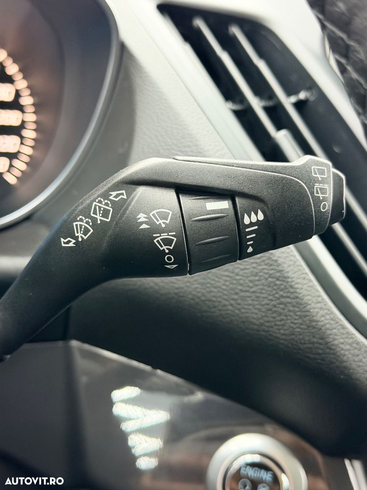 Ford Kuga 1.5 EcoBoost 2WD Trend - 37