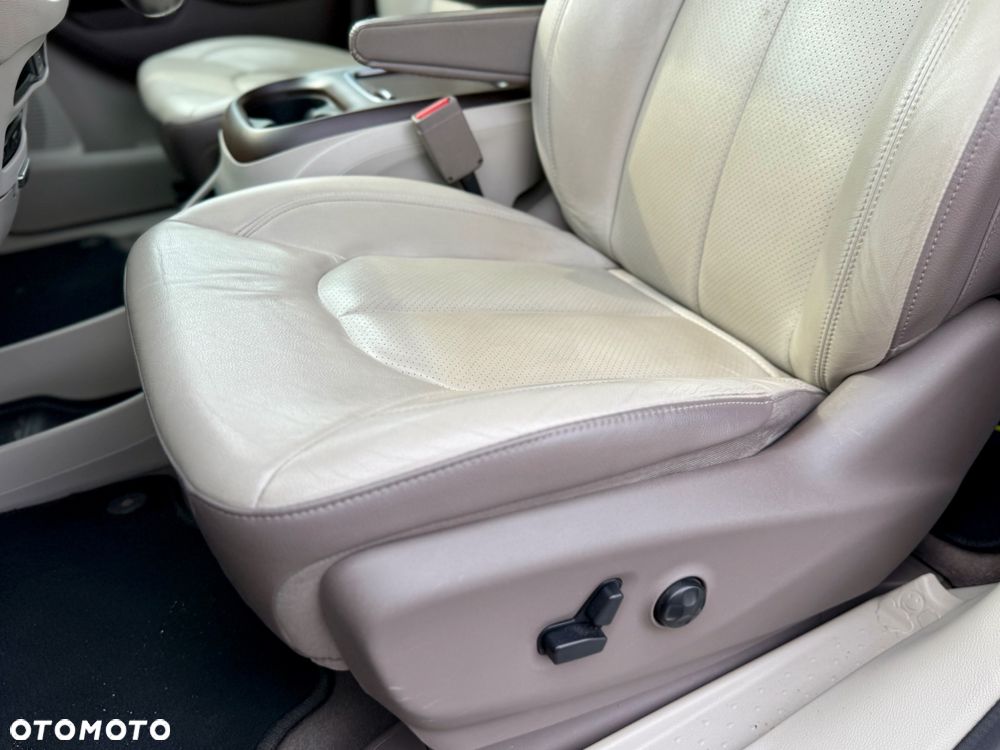 Chrysler Pacifica - 7