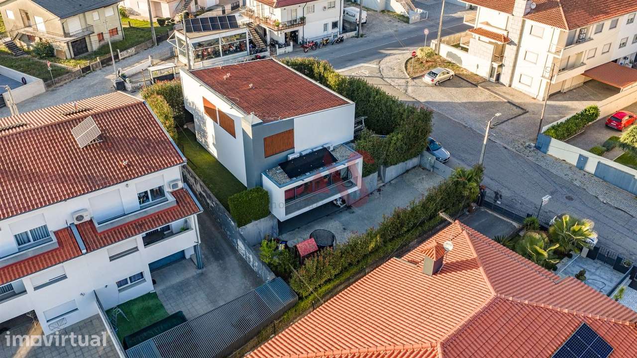 Moradia T4 com Suite Master, Jardim e Garagem para 4 carros | Corvite, - Grande imagem: 2/32