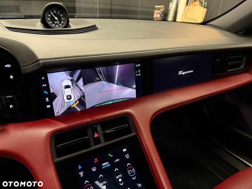 Porsche Taycan - 22
