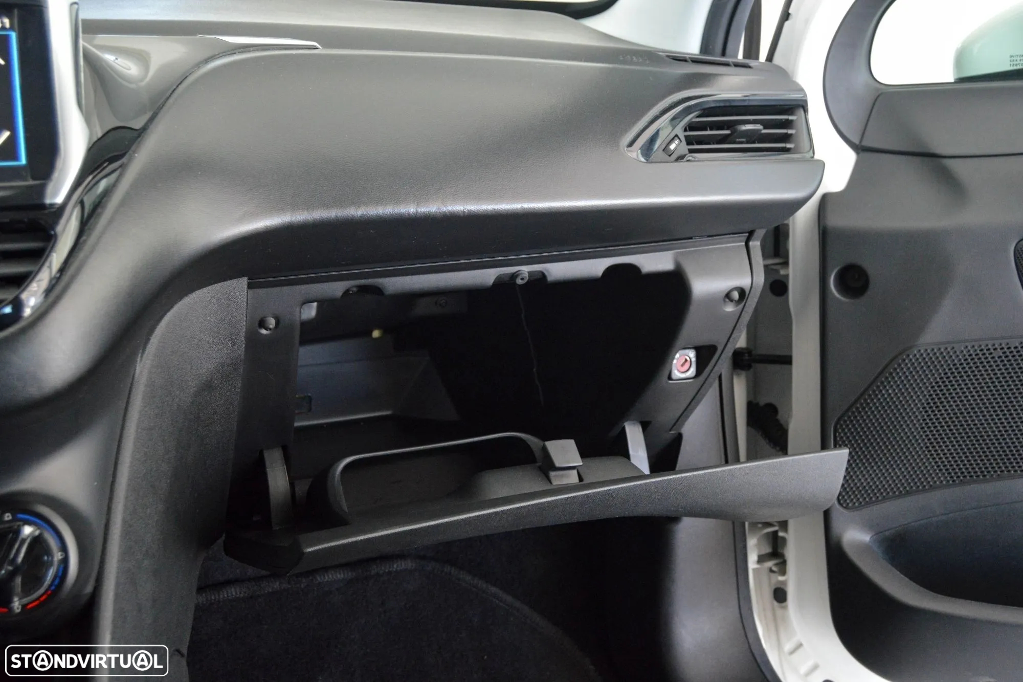 Peugeot 208 Van 1.5 BlueHDI 2L - IVA dedutível - 42