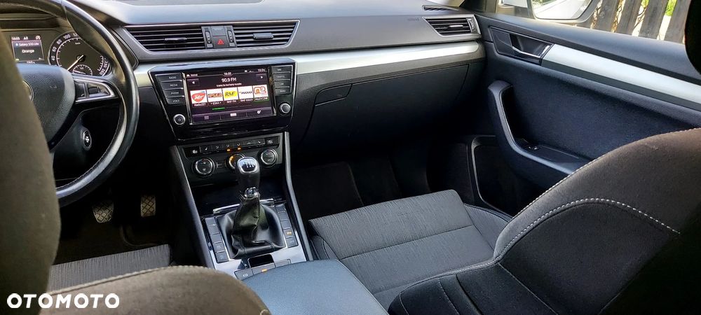 Skoda Superb 2.0 TDI Premium Edition - 36
