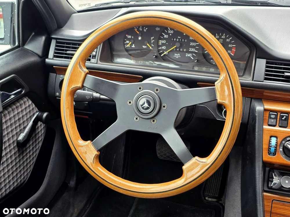 Mercedes-Benz W124 (1984-1993) - 17