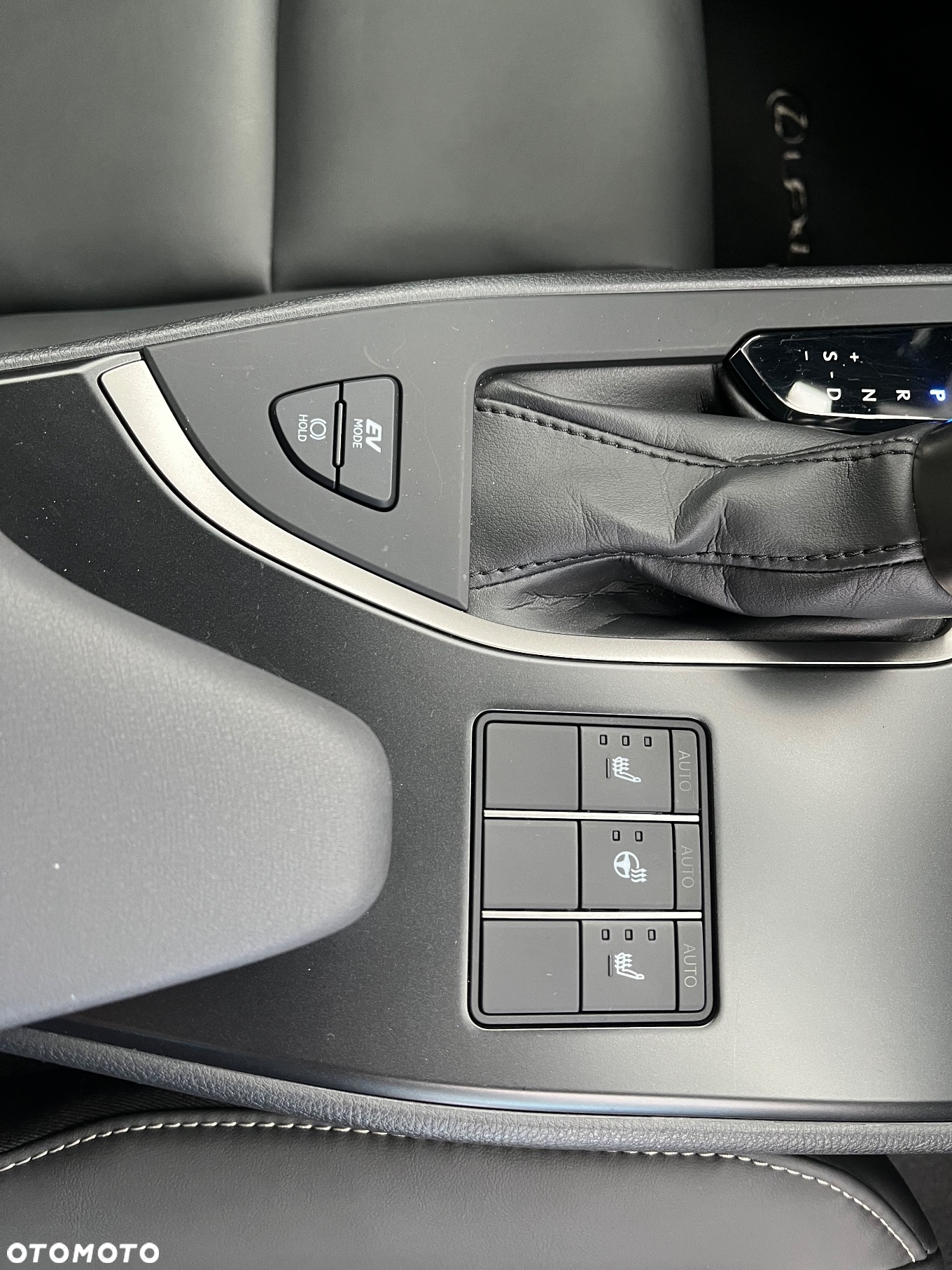Lexus UX 250h (E-FOUR) F SPORT - 37