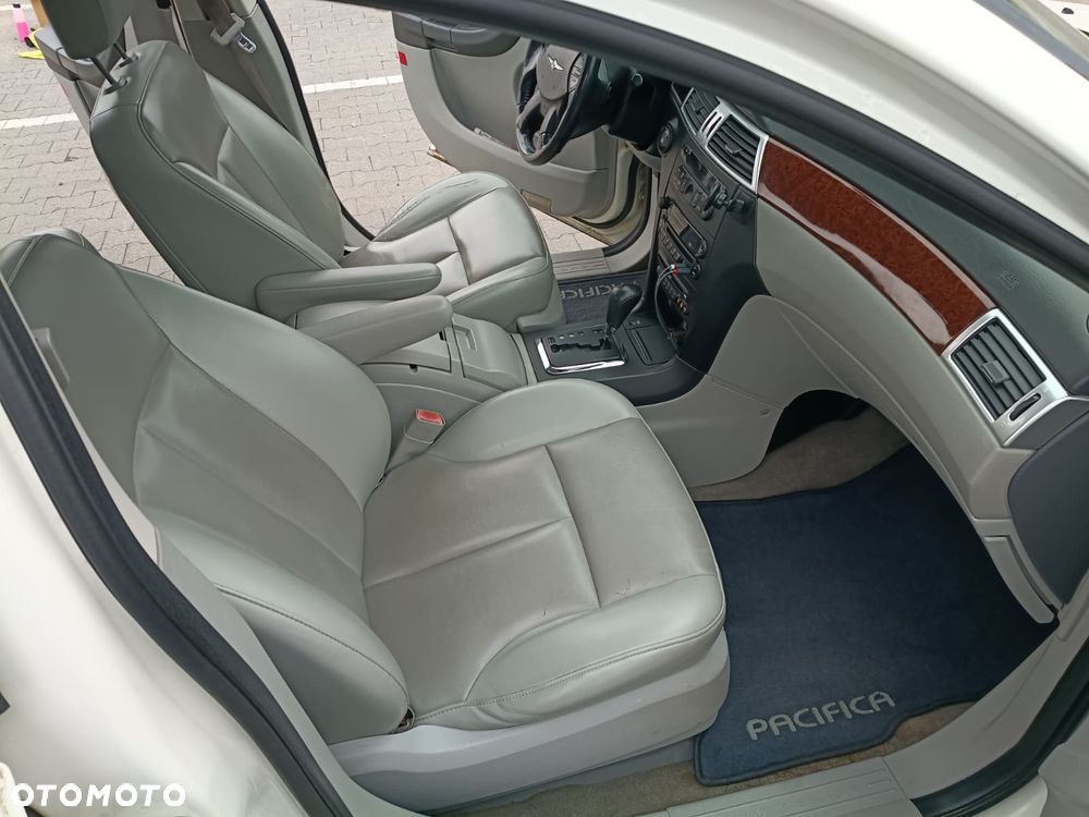 Chrysler Pacifica - 31