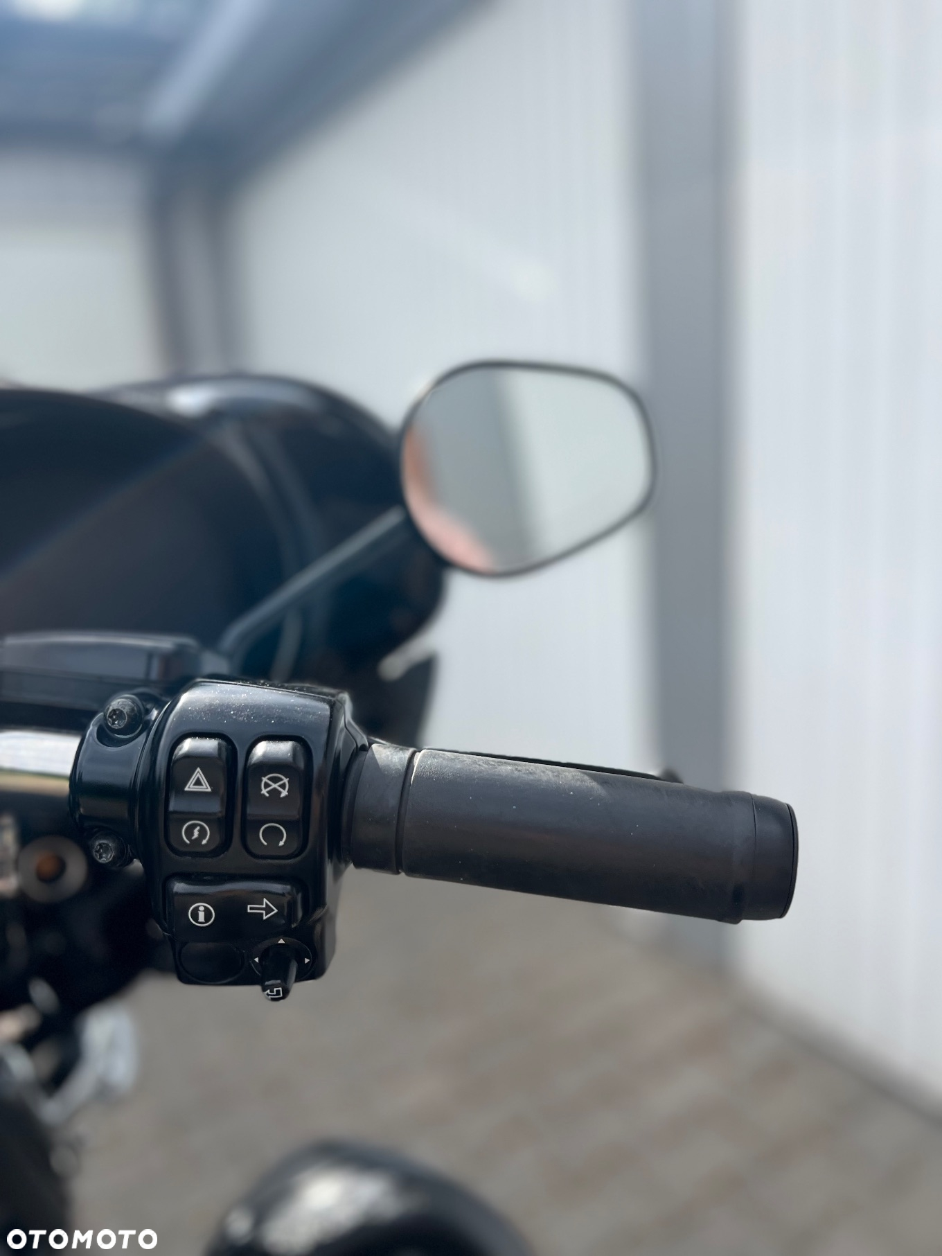 Harley-Davidson FLH Electra Glide - 11