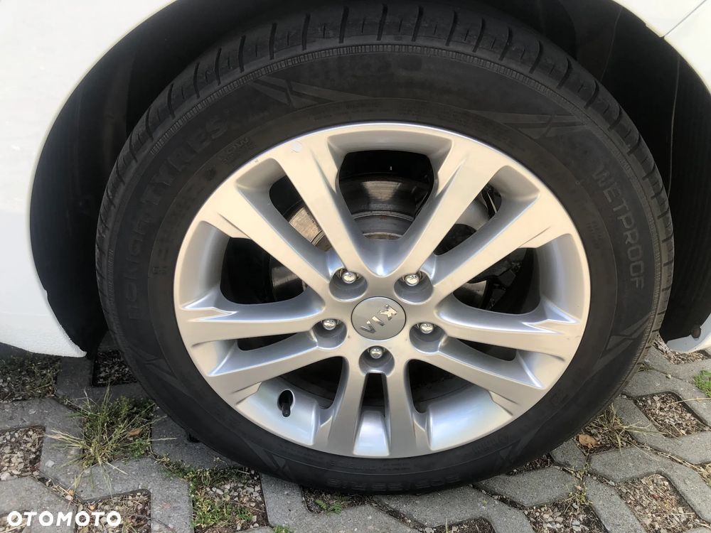 Kia Ceed 1.6 CRDi 128 Dream Team Edition - 32