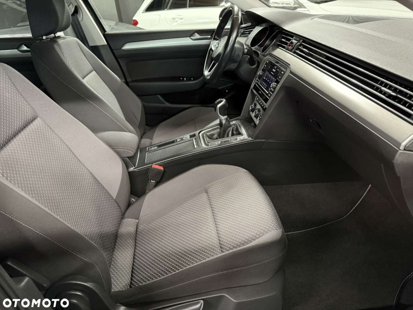 Volkswagen Passat - 28