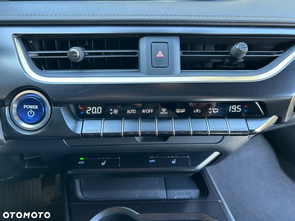 Lexus UX 250h GPF F Impression 2WD - 29