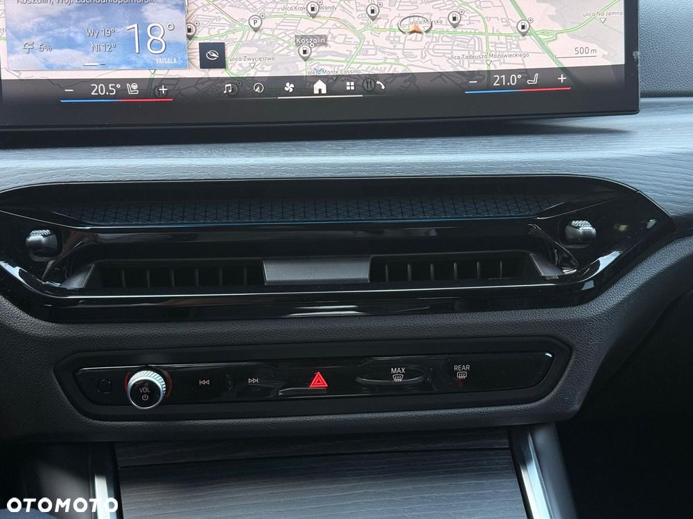 BMW Seria 3 330i sport - 24