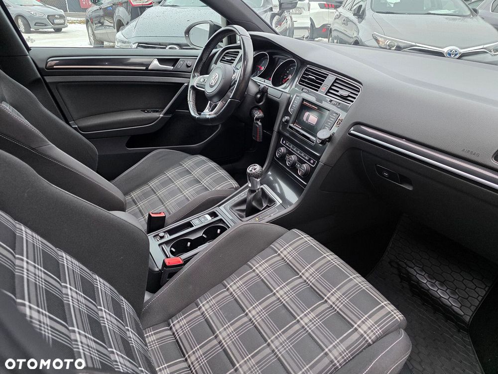 Volkswagen Golf - 12