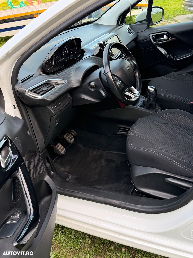 Peugeot 208 PureTech 82 Start & Stop Allure - 12