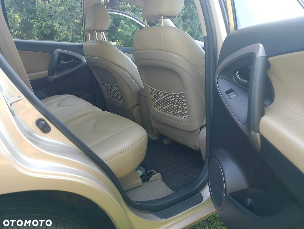 Toyota RAV4 - 9