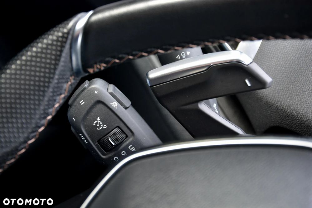 Peugeot 3008 Plug-In Hybrid4 300 e-EAT8 GT - 9