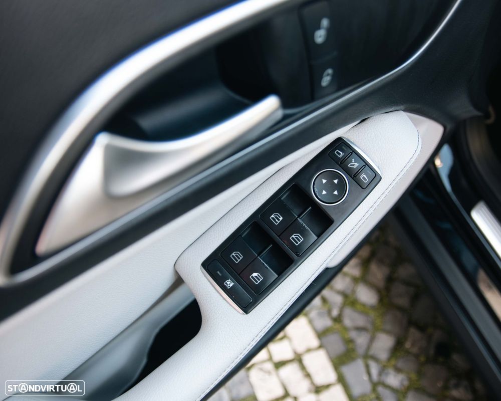 Mercedes-Benz GLA 220 d 7G-DCT Urban - 20