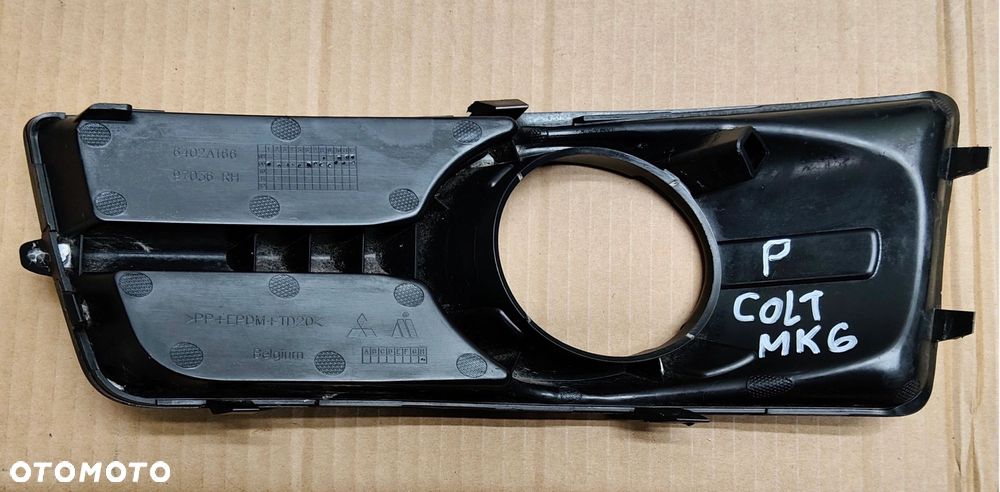 .Colt VI ramka halogenu prawa lift Mitsubishi 6402A166, 97036 - 2