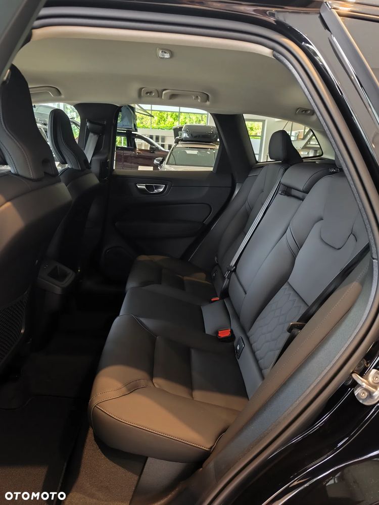 Volvo XC 60 B5 B AWD Ultimate Dark - 8