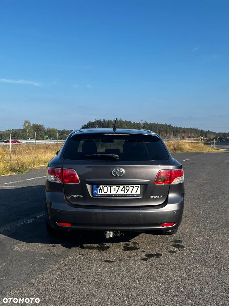 Toyota Avensis - 4