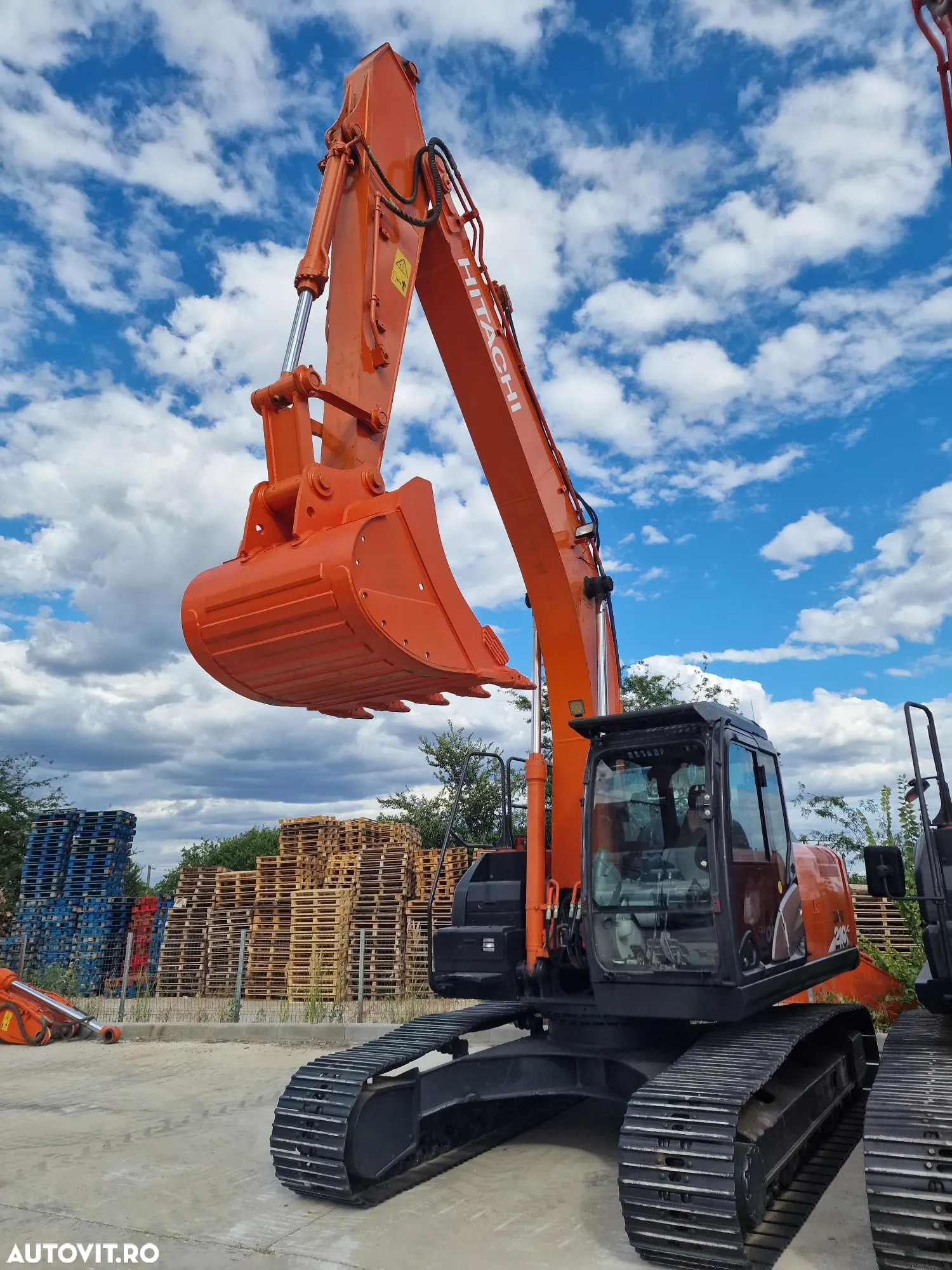 Hitachi ZX210, 23t, cupa 1,3mc NOUA, 12.487h-46900 Eur+Tva, camera spate, instalatia picon, 3 pompe hidraulice HITACHI, protectie acoperis cabina, AC, produs in JAPONIA, posibilitate leasing 46.900 EUR+Tva - 36