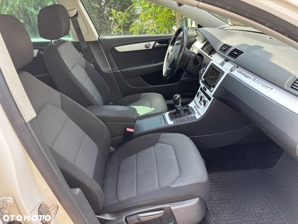 Volkswagen Passat Variant 2.0 TDI DPF Sportline - 17