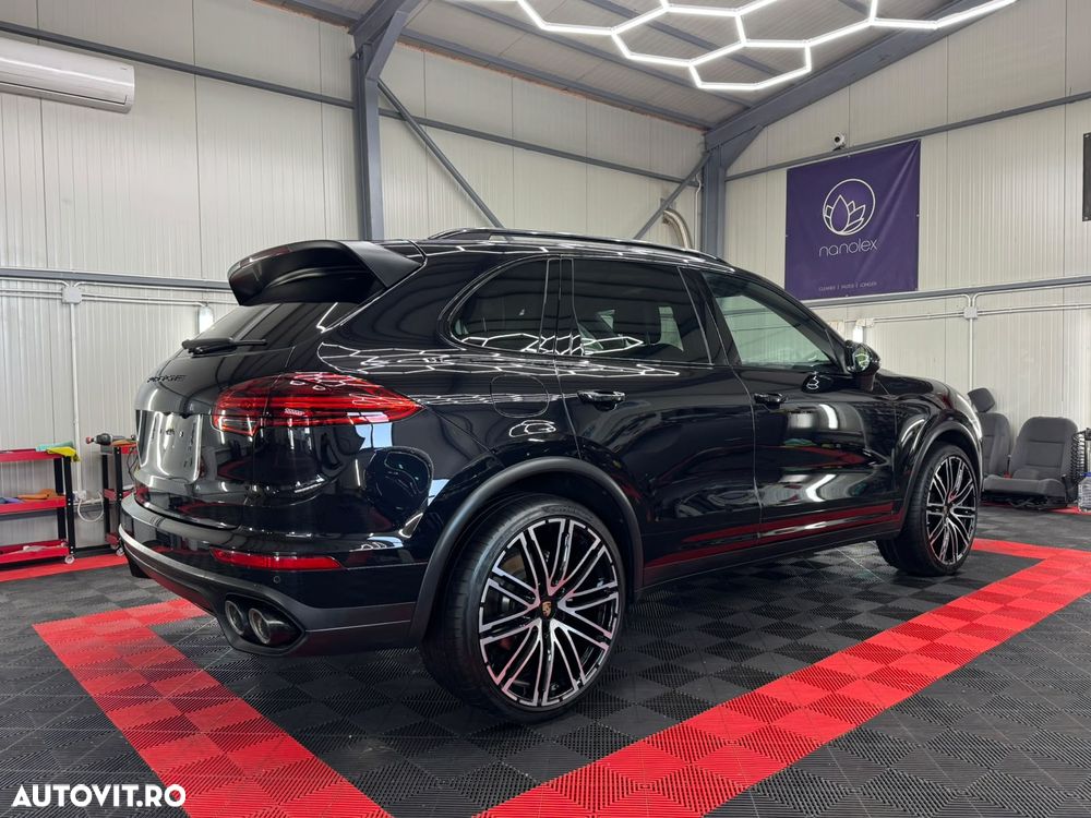 Porsche Cayenne 4.2 L S - 4