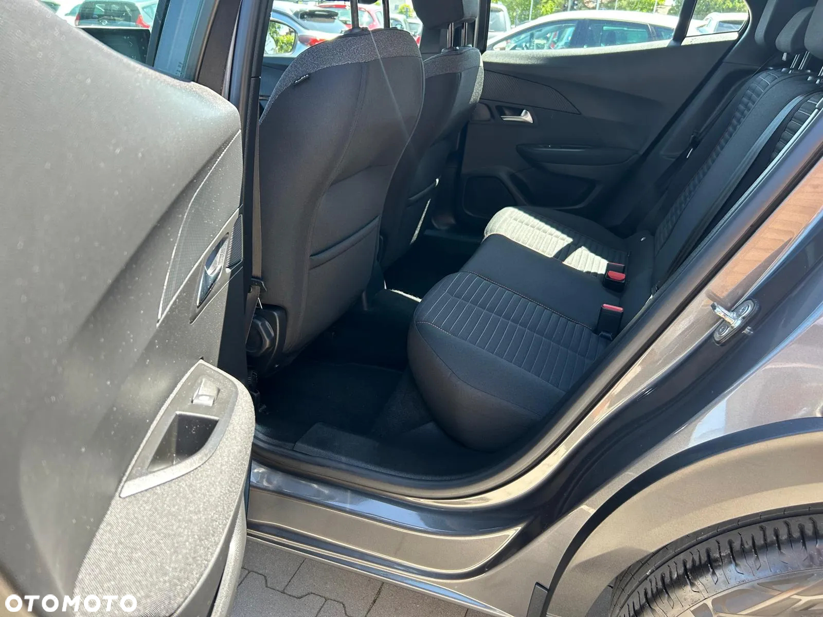 Peugeot 2008 PureTech 130 Stop&Start EAT6 Signature - 18