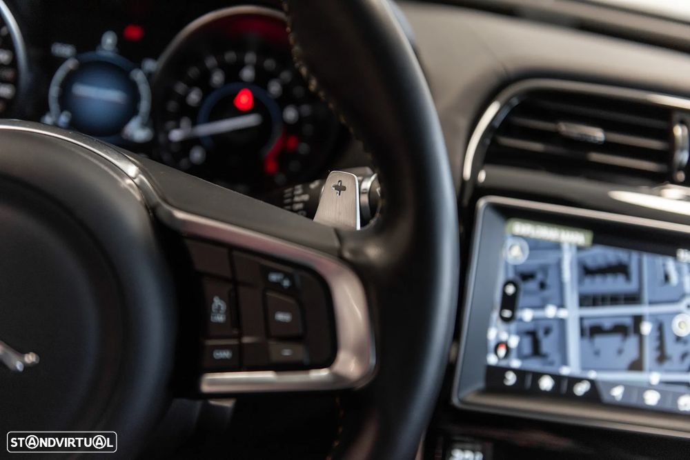 Jaguar XE 2.0 i4 R-Dynamic HSE AWD - 19