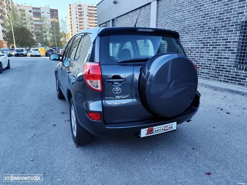 Toyota RAV4 2.2 D-4D - 21