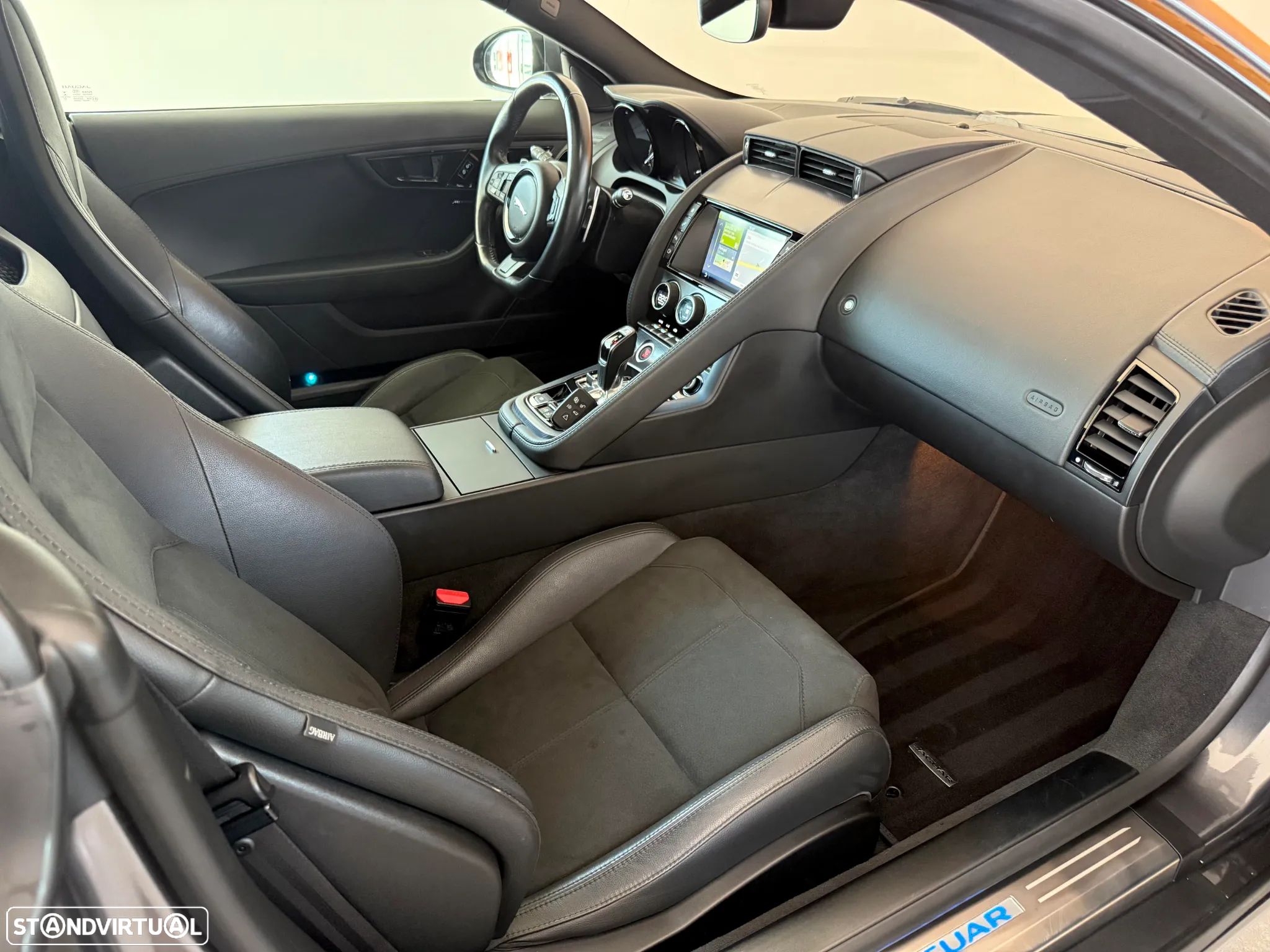 Jaguar F-Type 2.0 i4 R-Dynamic Black - 37