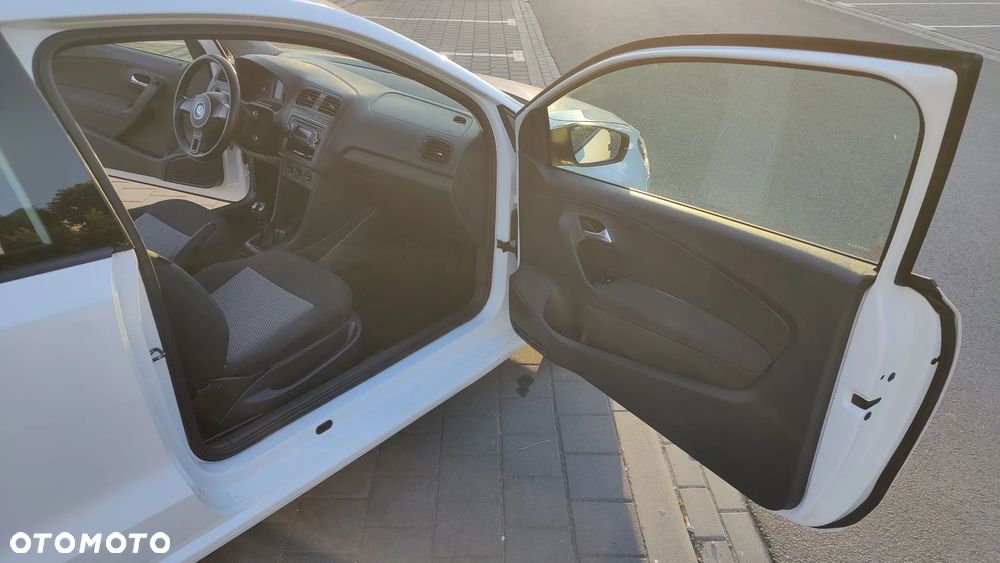 Volkswagen Polo 1.6 TDI Blue Motion Style - 36