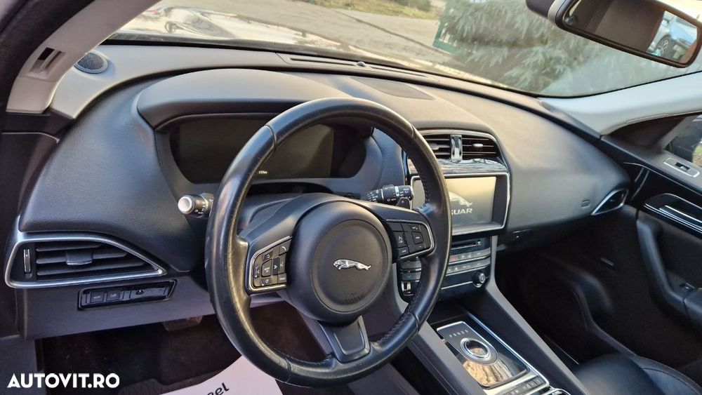 Jaguar F-Pace - 12