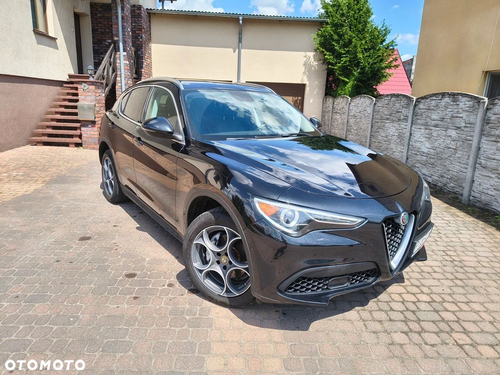 Alfa Romeo Stelvio - 1