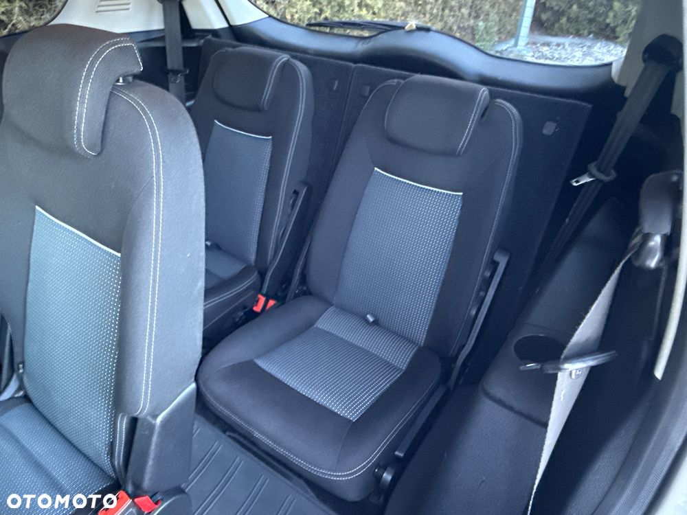 Ford S-Max - 10